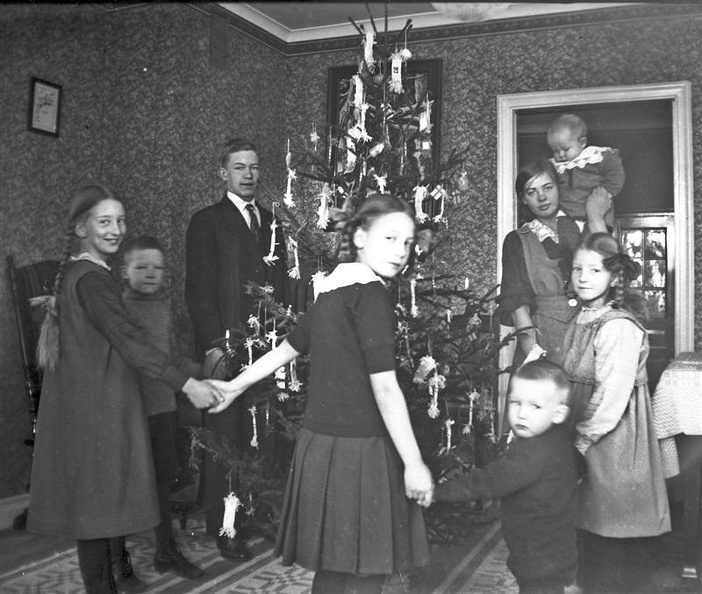 Jul hos Andersson Ludvika 1917.jpg